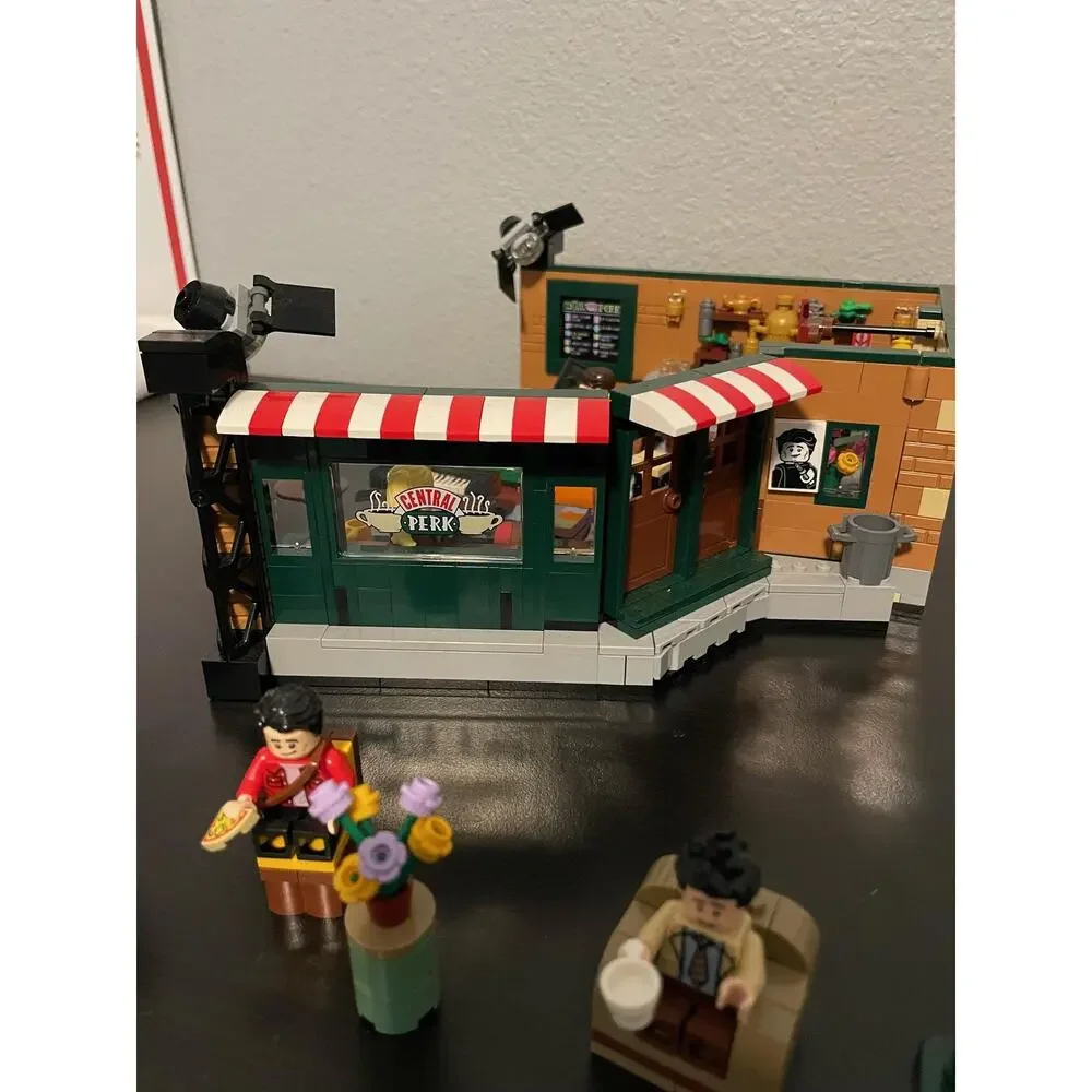 LEGO Ideas Central Perk 21319 Friends TV Series Set Minifigs Display READ DESC